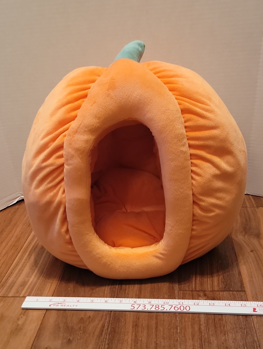 Cozy Pumpkin Pet Bed - Orange Plush Hideaway